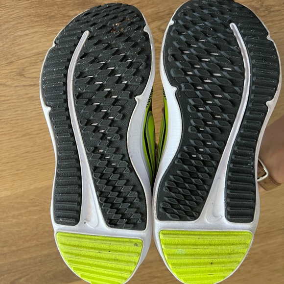 Nike Cosmic Runner Sneakers - Picture 4 of 8